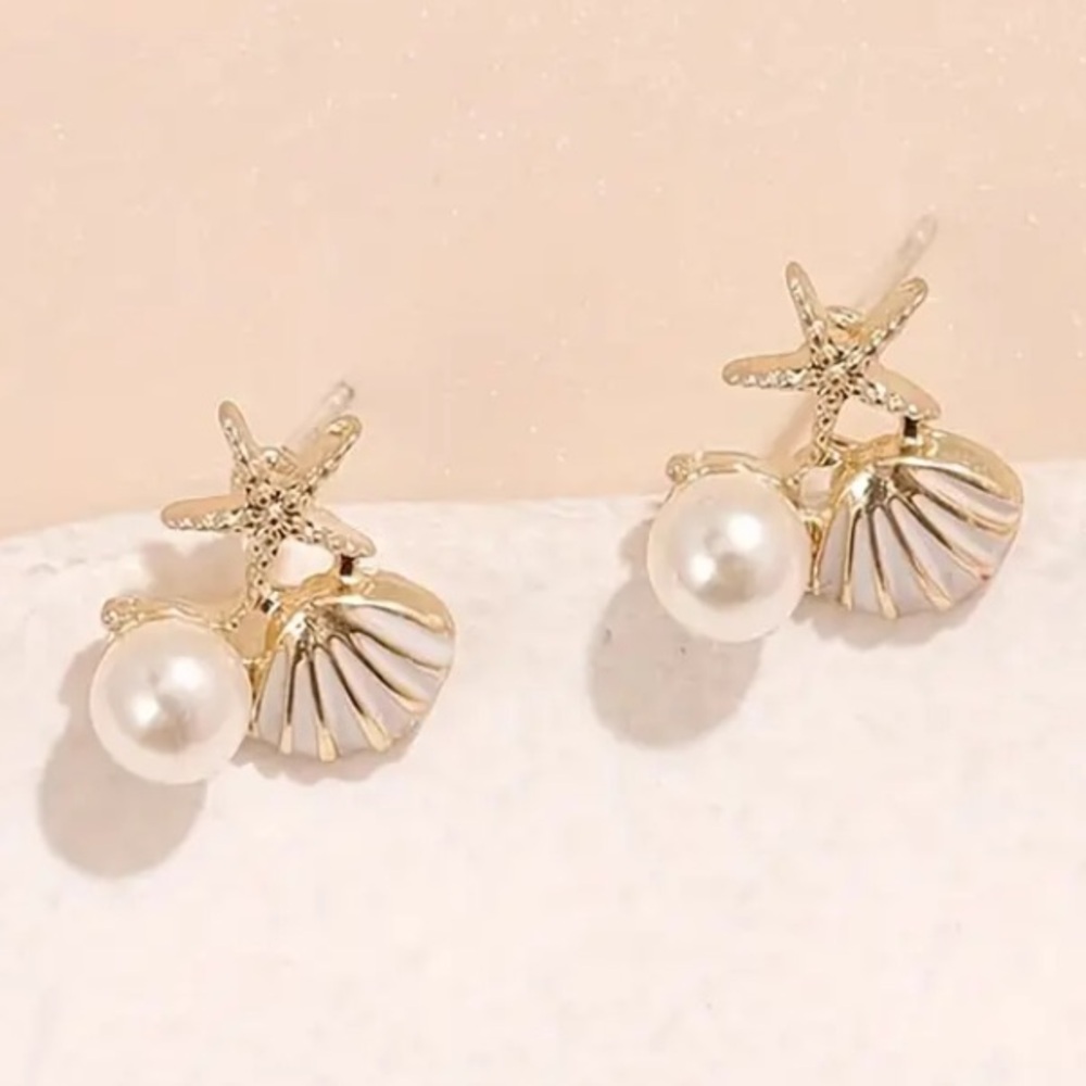 Pearl White Enamel Seashell with Textured Starfish Gold Toned Stud Earrings - Picture 3 of 5